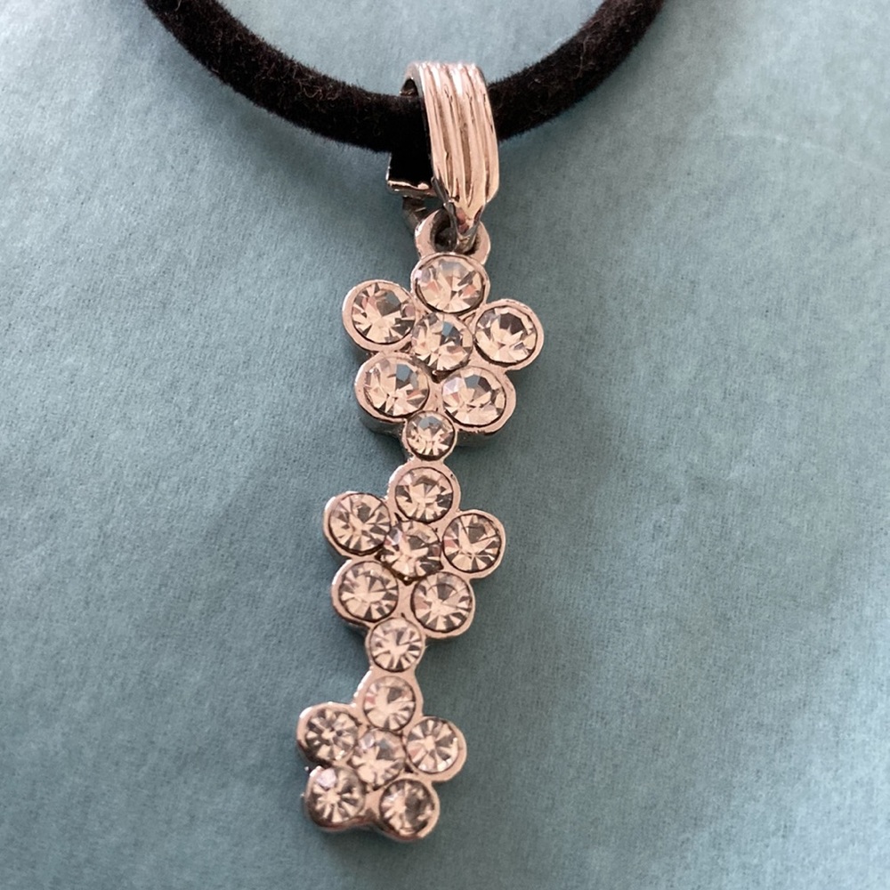 Clear stone choker with extension.  Open neck is 13” plus a 3” extension